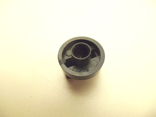 PIEZAS DE RECEPTOR NAD 7020E - perno - graves, etc. - Imagen 2 de 2