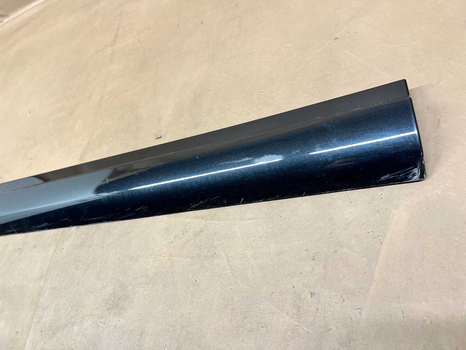 2017-2020 MASERATI LEVANTE FRONT LEFT SIDE EXTERIOR DOOR LOWER MOLDING TRIM OEM