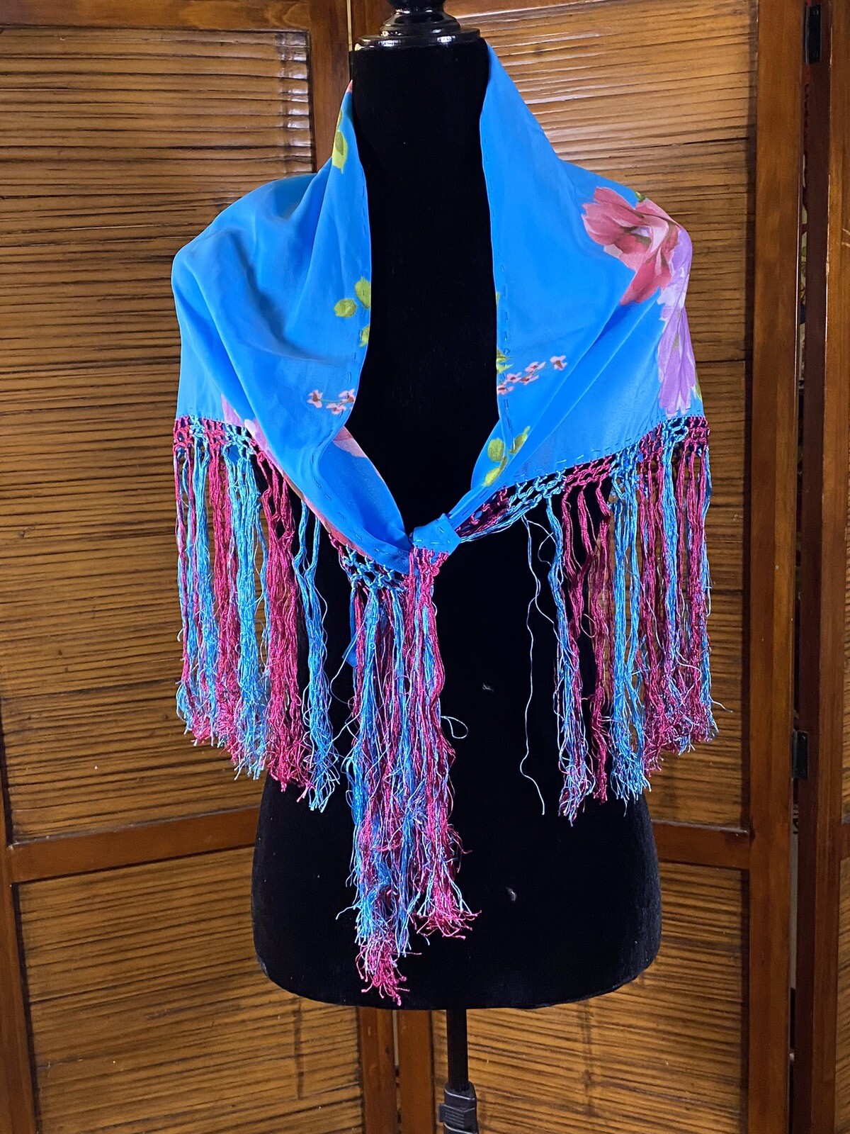 Mantoncillo floral turquesa para flamenco