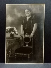 Foto cartolina Privata- Donna in piedi TRIESTE 1927 con Dedica Foto Mastronardi