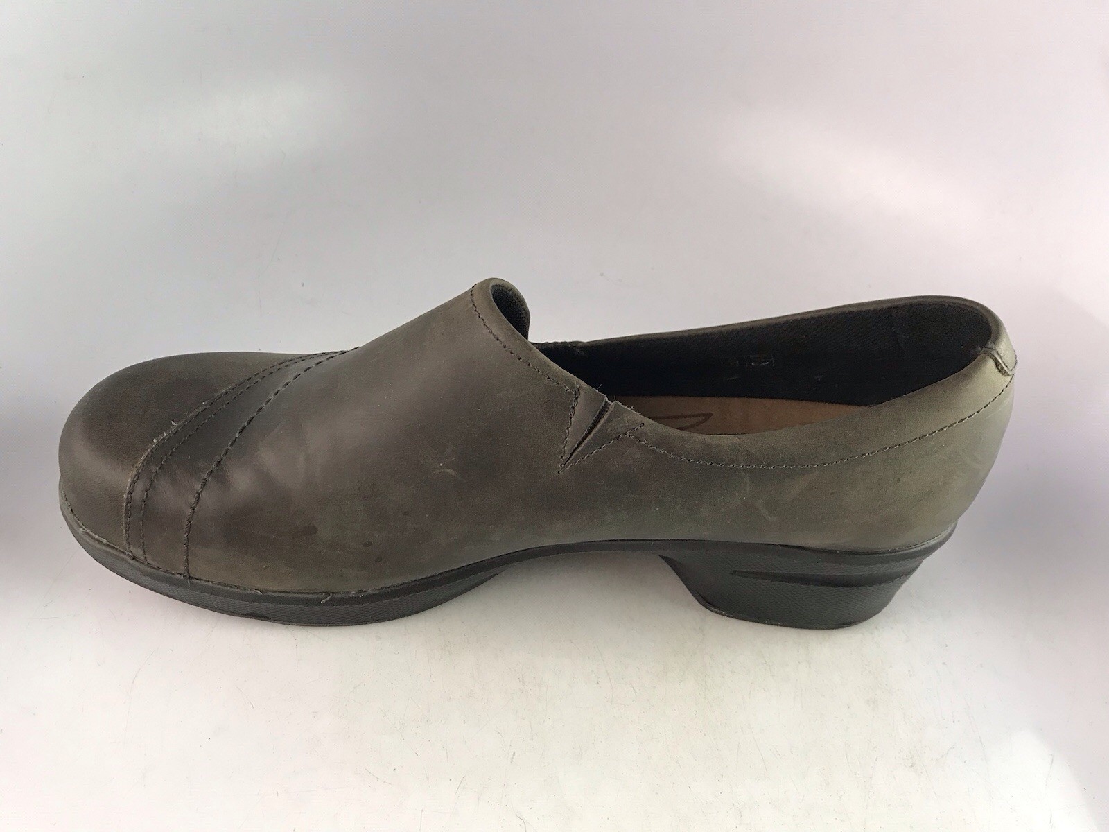 Zoccolo Keen Mora slip on con bottoni in pelle marrone da donna taglia 11 US
