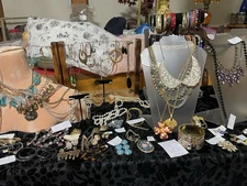 VINTAGE & MODERN/NOW LG. GROUP  JEWELRY 160 PCS ASS’T  ALL KINDS/STYLES-LOOK!!