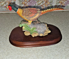 VINTAGE LEONARDO PHEASANT FIGURING ON WOODEN PLINTH VGC