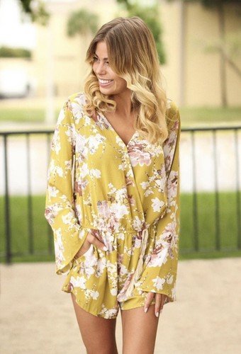 Umgee Mustard Floral Print V-neck Romper Size Large - Picture 2 of 7
