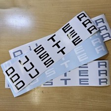 02 + 01 OFFERT Stickers DUSTER Dacia pour barres de toit ou autre emplacement