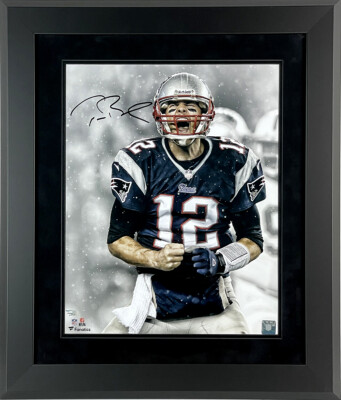 Tom Brady Autographed New England Patriots Scream 16x20 Photo