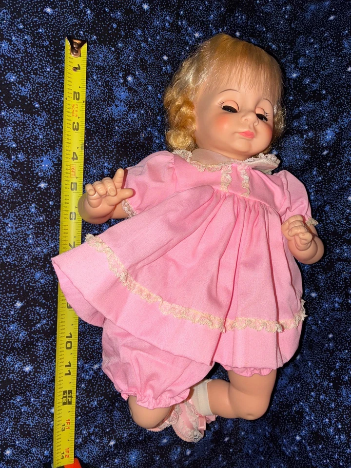 Boneca bebê vintage Madame Alexander Janie com caixa de trabalho Crier 1972 - Imagem 3 de 4