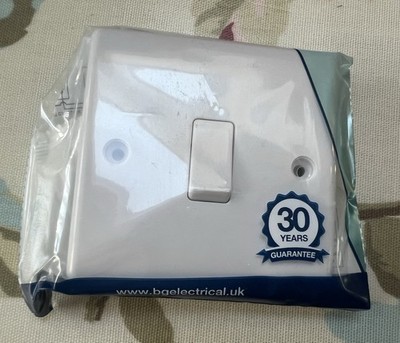 BG Nexus weiß geformter einzelner Lichtschalter, 20 A 16 AX, 2-Wege