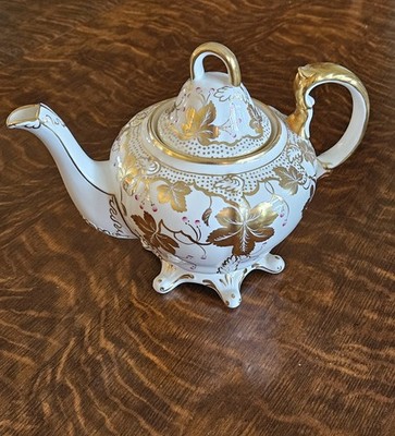 Royal Chelsea England Fine Bone China Teapot Vintage Golden Leaf Design