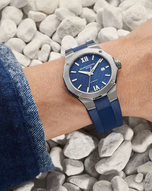 NEW Baume & Mercier Riveria 10619 Automatic Date - Blue Rubber - 42mm - £2500 image 4