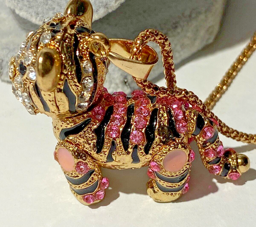 BETSEY JOHNSON ADORABLE WALKING PINK CRYSTAL TIGER CUB MOVABLE CRYSTAL PENDANT - Picture 5 of 8