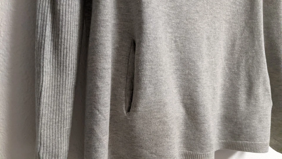 Suéter Súper Lindo BABATON x ARITZIA Baylor Lino Lana Cortina Gris Talla XXS/XS Foto 3 de 4