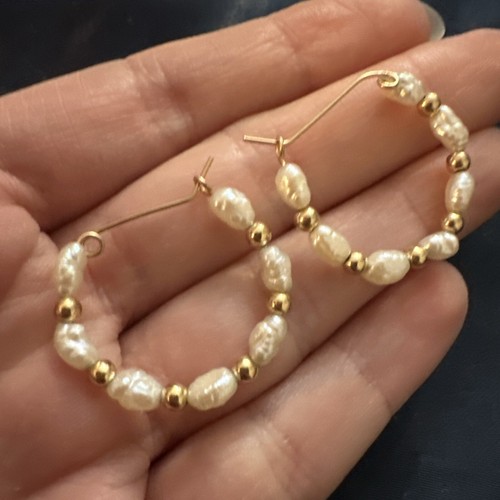 VINTAGE DESIGNER 14K YELLOW GOLD FRESHWATER RICE PEARL HOOP EARRINGS - Picture 2 of 9