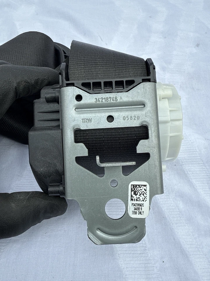 Volkswagen Tiguan 2018–2023 Rear Right Seat Belt – OEM TRW – Tested & Working - Image 2 of 4