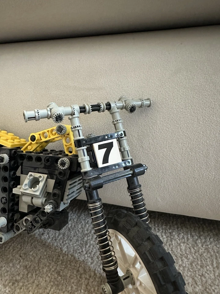 LEGO Technic 8838 Shock Cycle, photo 2 of 3
