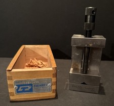 Tornillo de maquinista canal V Ralmike’s Tool-A-Rama 033-1434 usado marca