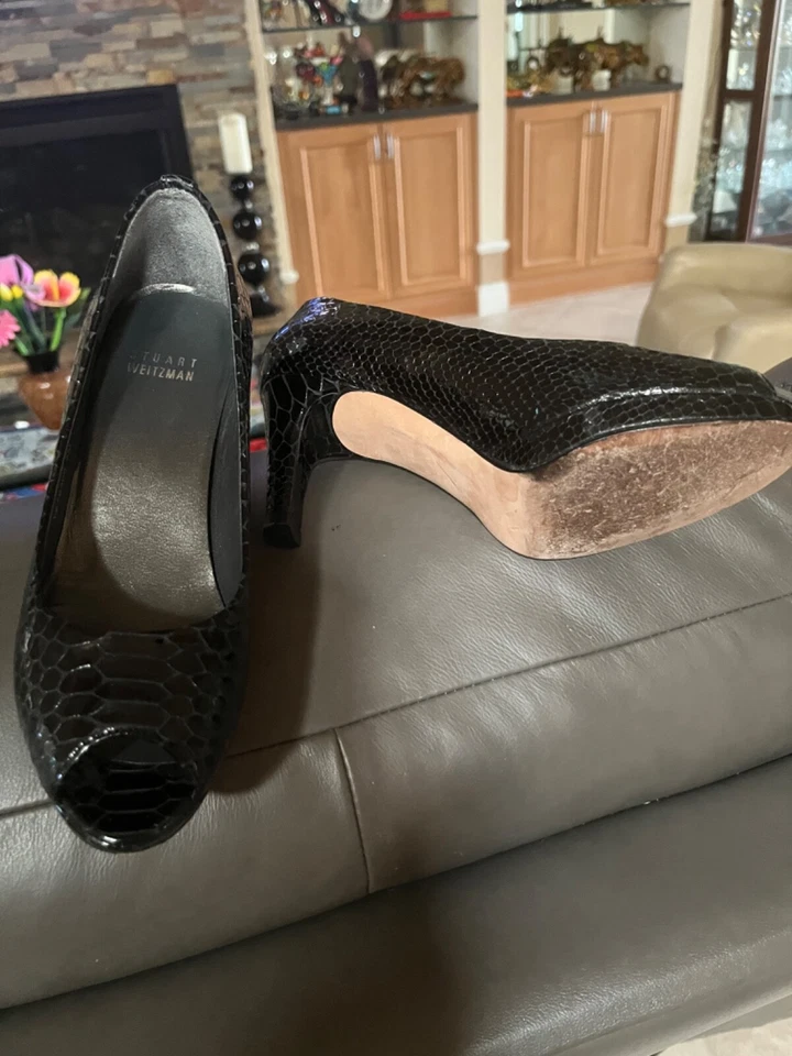 Sapatos Stuart Weitzman salto alto cunha biqueira aberta - Imagem 4 de 4