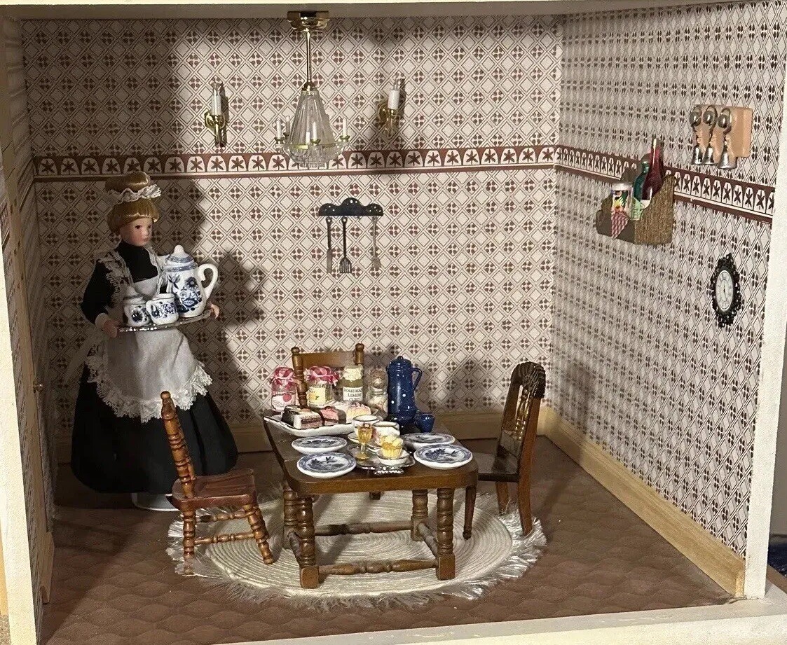DOLLS HOUSE EMPORIUM MANOR HOUSE WITH BASEMENT, ROAD, SECRET GARDEN