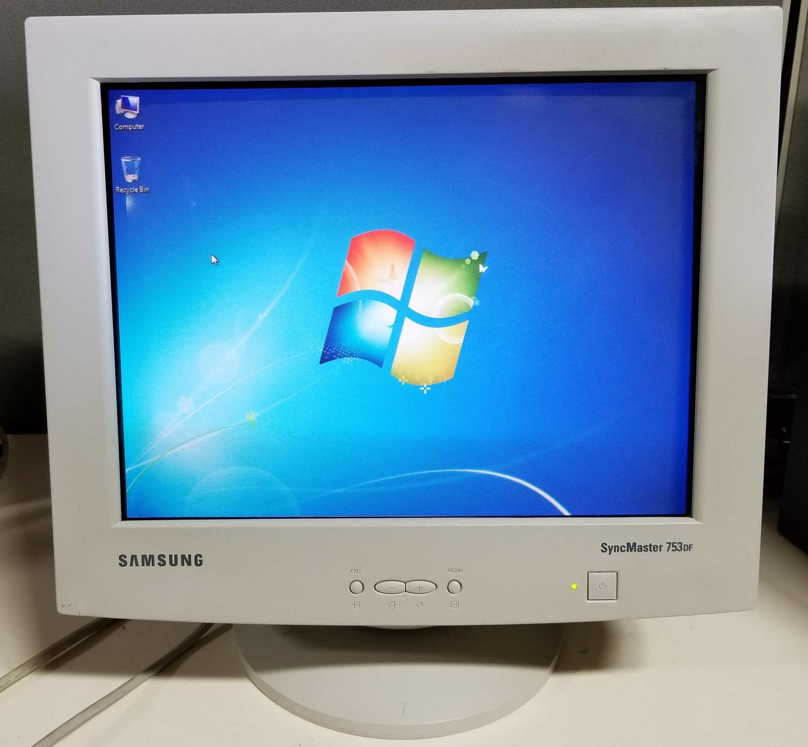 Samsung SyncMaster 753DF 17\