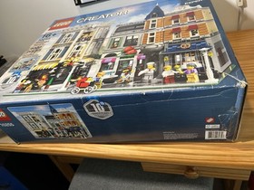 LEGO CREATOR: Assembly Square (10255) 100% Complete w/Box & Manual Excellent!