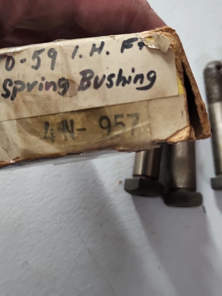 Parafusos X4 4N-957 NORS 1950-59 INTERNATIONAL HARVESTER IH bucha de mola dianteira - Imagem 4 de 4