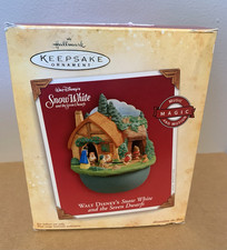 Hallmark Christmas Ornament Disney Snow White Seven Dwarfs 2004 AS IS UNTESTED