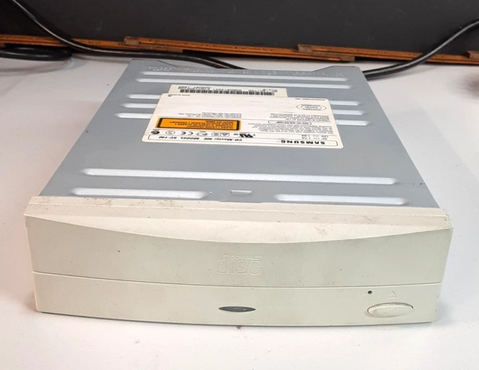 Samsung CD-Master 40E Model SC-140 CD-ROM IDE Computer PC Drive - CREAM BEZEL - Image 2 of 4