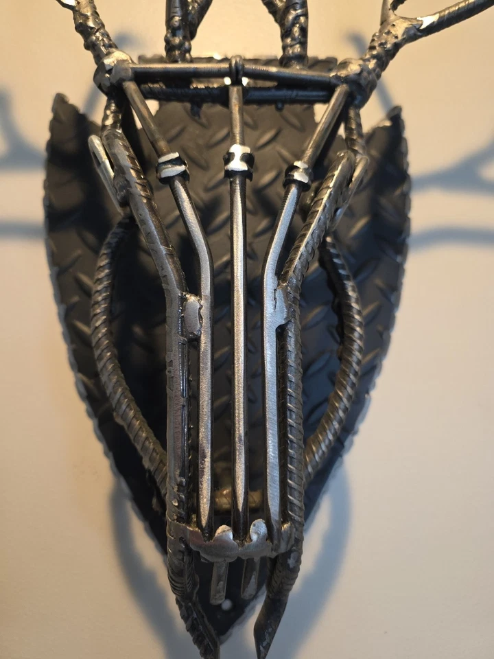 Montaje de cabeza de ciervo de acero soldado forjado a mano grande único en su clase con astas arte de pared Foto 4 de 4