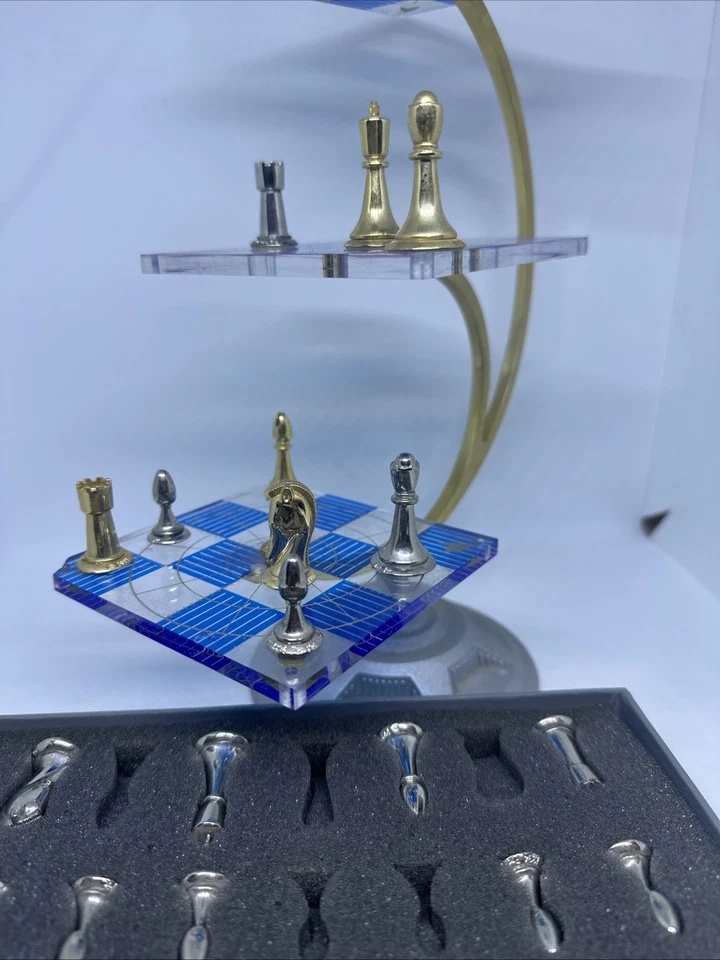 Star Trek 3 Dimensional Chess Set By Franklin Mint 1994 Gold/Silver Plate Pieces - Image 4 of 4