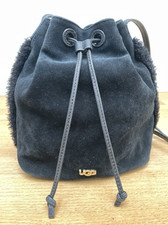 Borsa a secchiello UGG nera scamosciata e shearling con coulisse 20 x 25 x 14 cm ottima