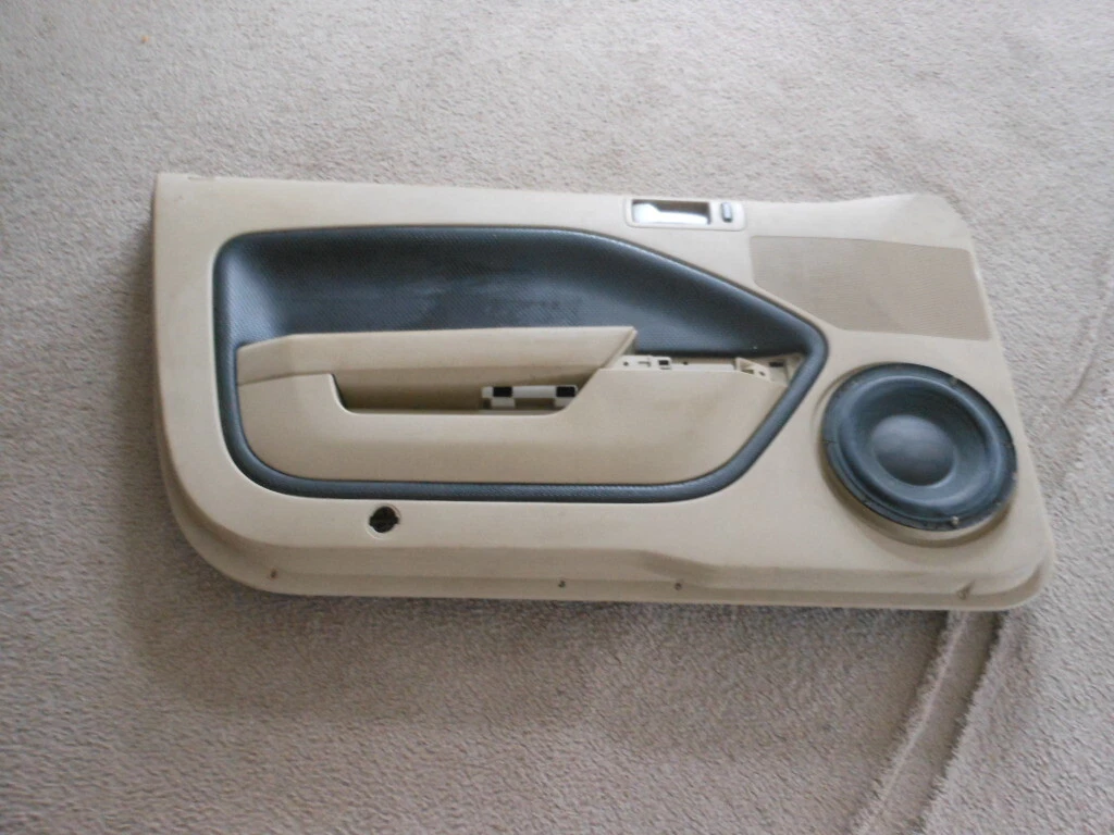 2006 ford mustang door panel deals