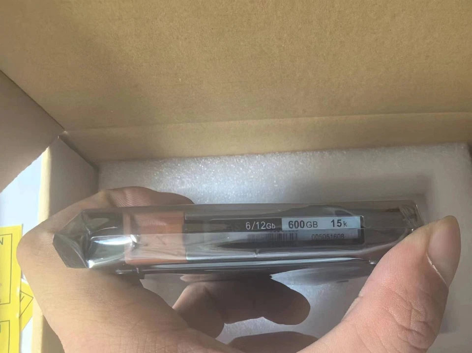 EMC 600GB 005051606 005051608 15K SAS 2.5" Unity D3-D2S15-600 HDD HARD DRIVE - Image 4 of 4