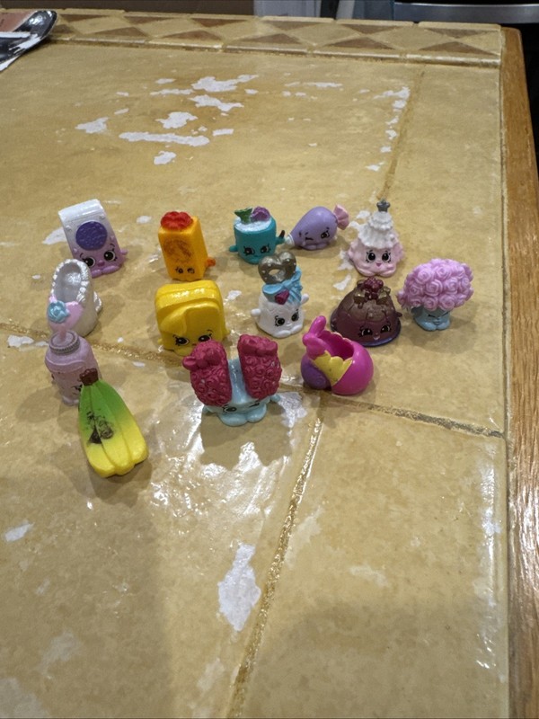 Shopkins x14 Pretend Play Groceries Miniatures Assorted Characters Multicolored