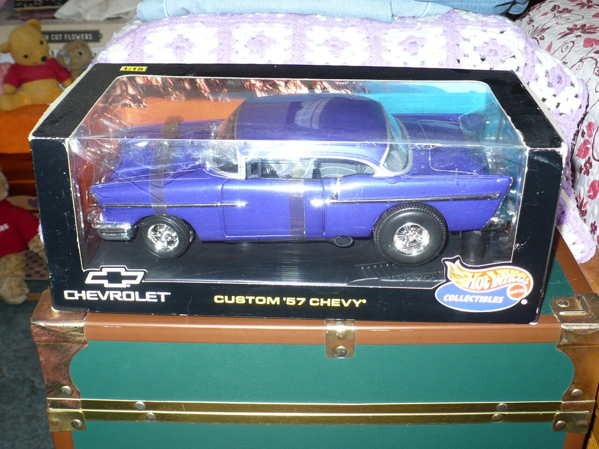 HOTWHEELS 57’ CHEVY 1:18 Hot Wheels 1:18 Chevrolet Custom '57 Chevy Die Cast
