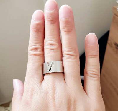 Bague motif losange en argent 925 ‰ rhodié et oxydes de zirconium SO OR Bague motif losange en argent 925 ‰ rhodié et oxydes de zirconium SO OR
