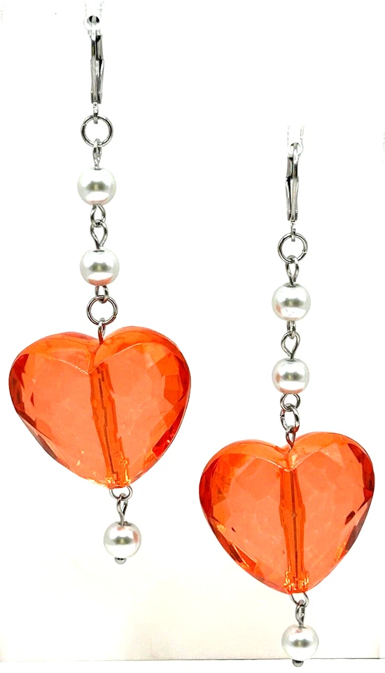 ¡TODO LOTTA LUV! Pendientes colgantes corazones rojos gigantes con perlas de vidrio con cierre de palanca Foto 2 de 4