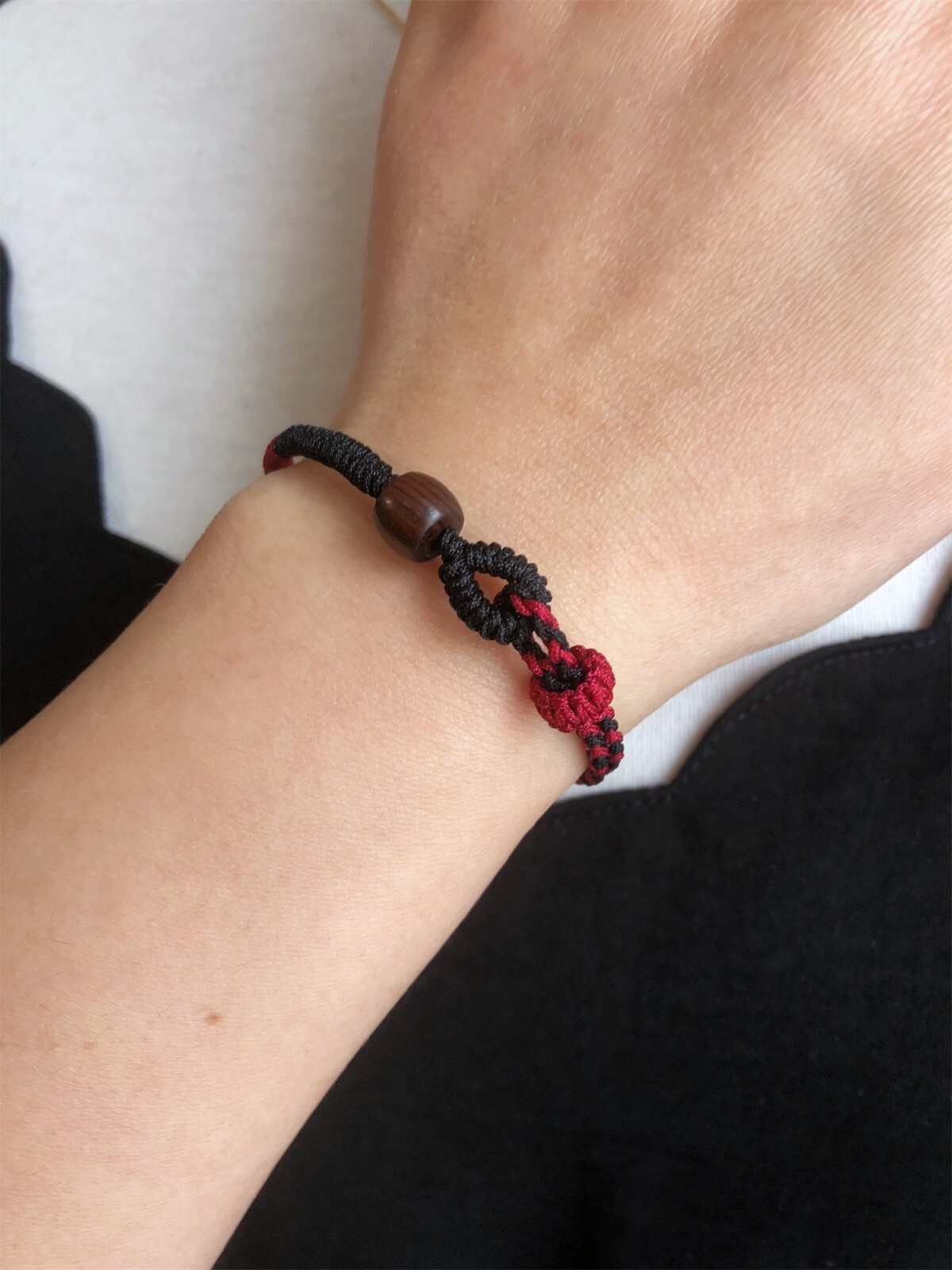 Bracelet de protection cordon nœud rouge et noir ajustable pour le quotidien des couples