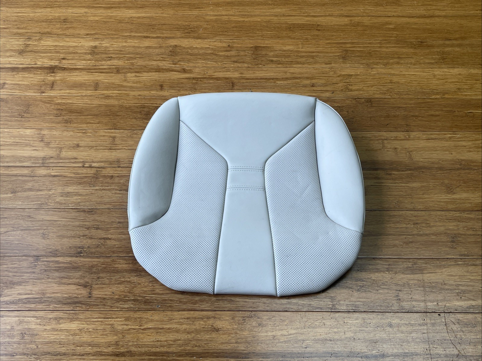 BMW i8 2015-2020 Rear Right Lower Seat cushion White