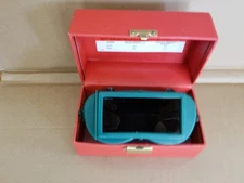 Laser safety eyewear. Protective goggles for red lasers.