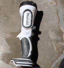 Makita BML185 18V Cordless Battery Flashlight Work Light, White/Black