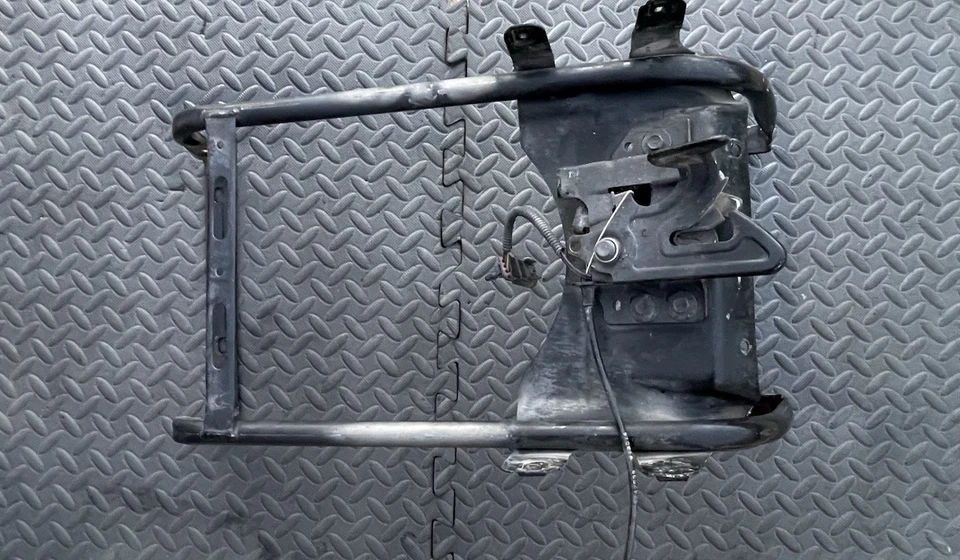 2006-2011 Cadillac Dts Buick Lucerne Hood Latch Support Bracket Brace - Image 2 of 4