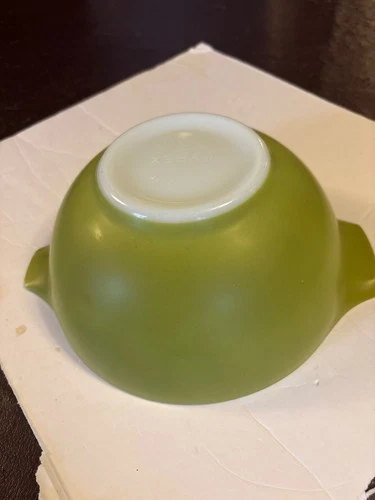 Pyrex Cinderella solid verde green 442 11/2 quart bowl from stacking mixing set