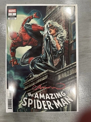 (NM) 2025 Amazing Spiderman 7 Lee Bermejo Signed w/CoA - Marvel Black Cat