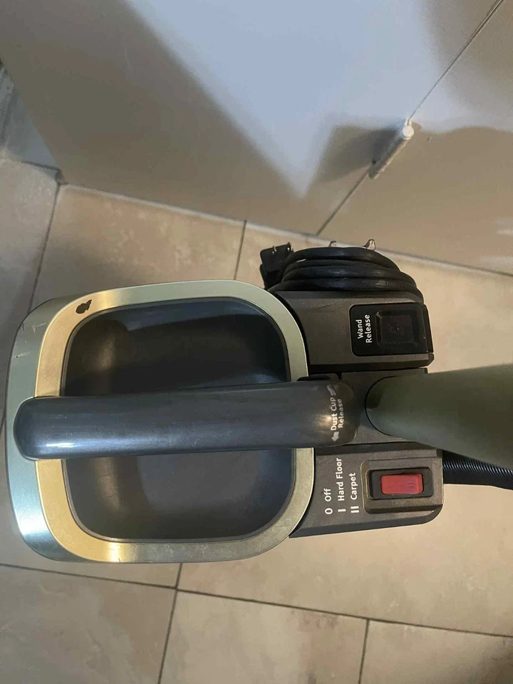 Shark Rotator Lift-Away Upright Vacuum – Model LA502 66 | Used | Tested & Workin - Image 2 of 4