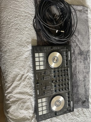 Reloop Mixon 4 Serato Performance DJ Controller + Lautsprecher Von Alesis