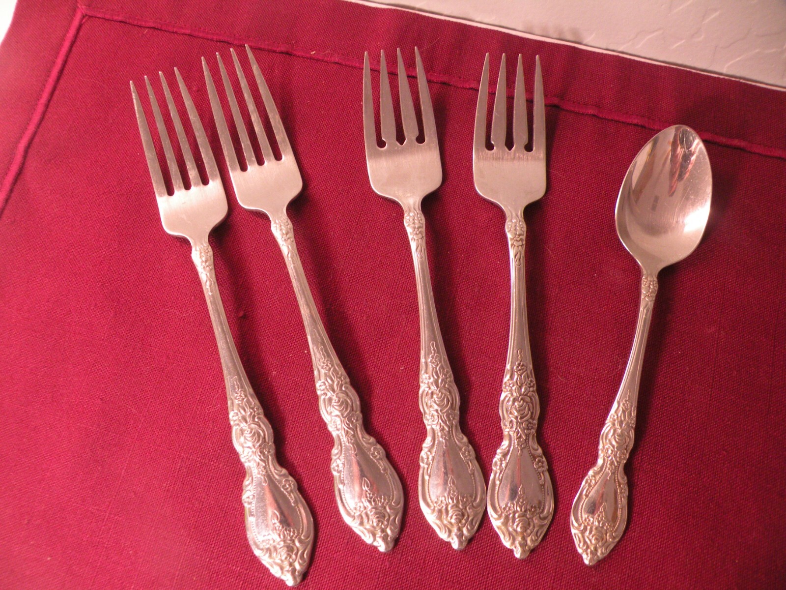 2 Salad Forks 1 Teaspoon