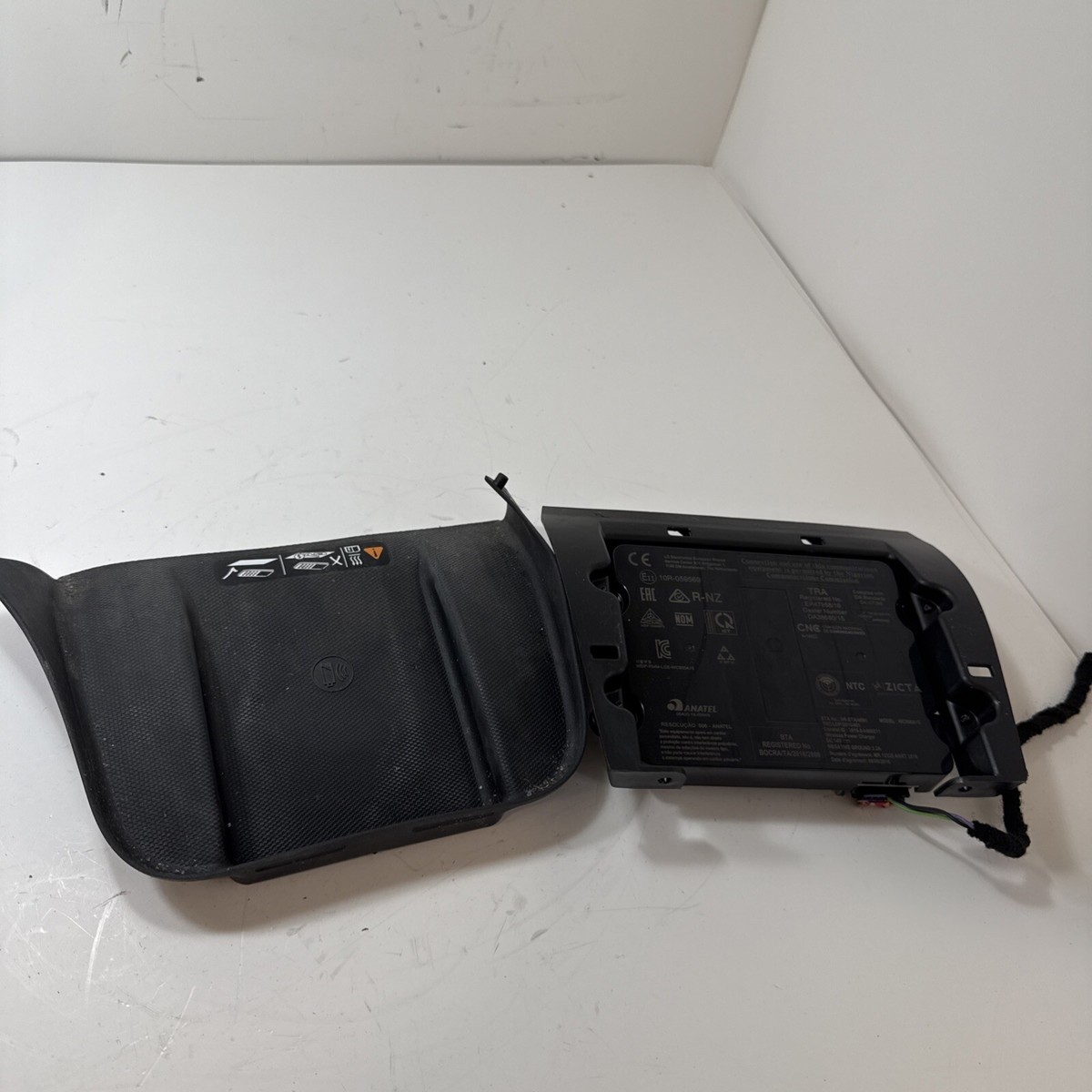 2018 CHEVROLET EQUINOX COMMUNICATION WIRELESS CHARGER MODULE - Main Image