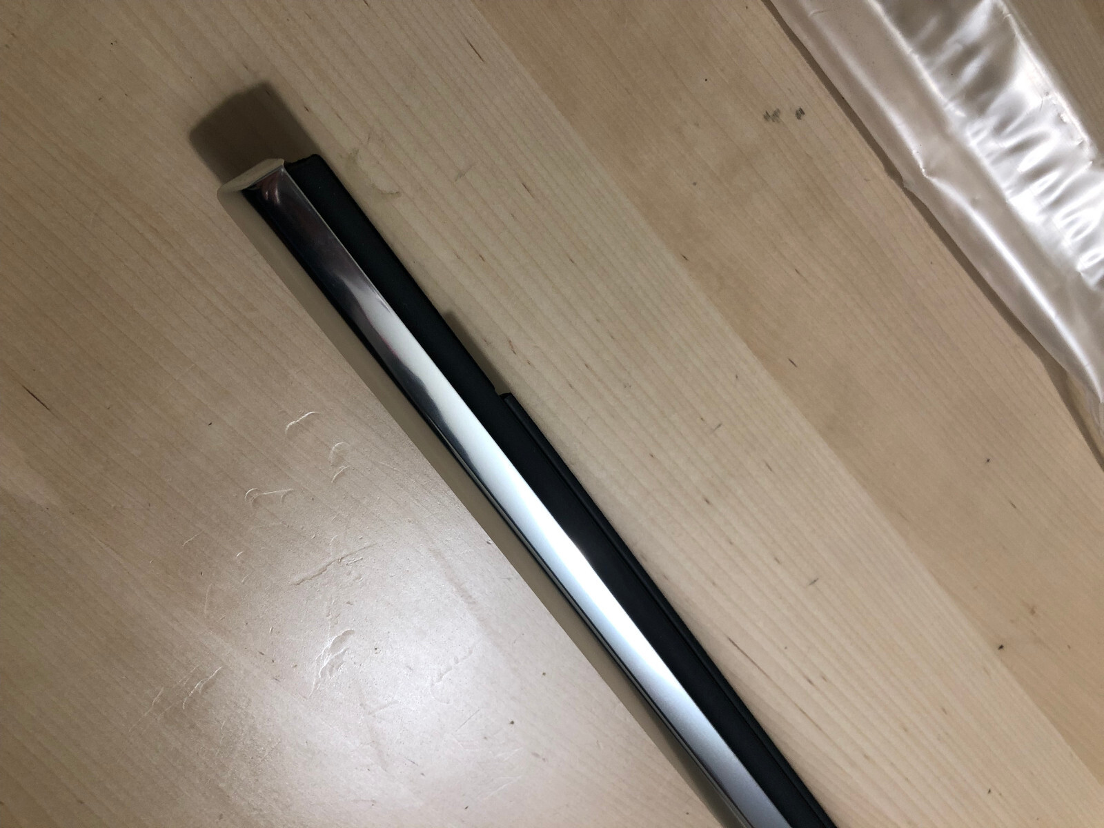 Baguette de porte Audi A8/S8 D3 4E : Pièce OEM 4E0853763G