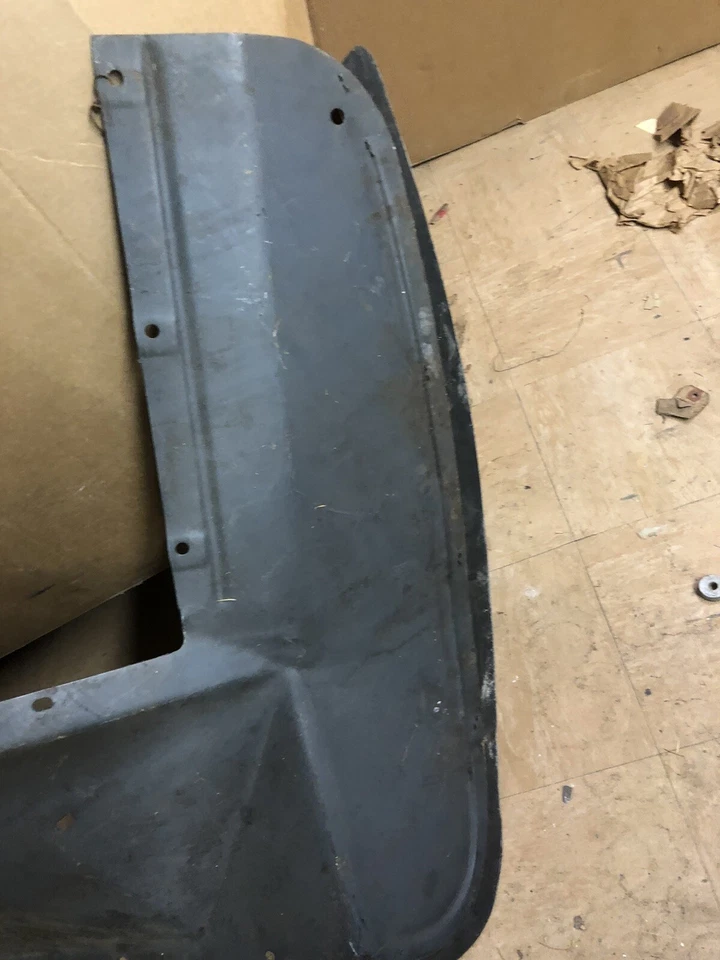 Desoto Chrysler Windsor 1951-1952 6, 8 cilindros guardabarros placa protectora 1325322 nuevo en stock Foto 4 de 4