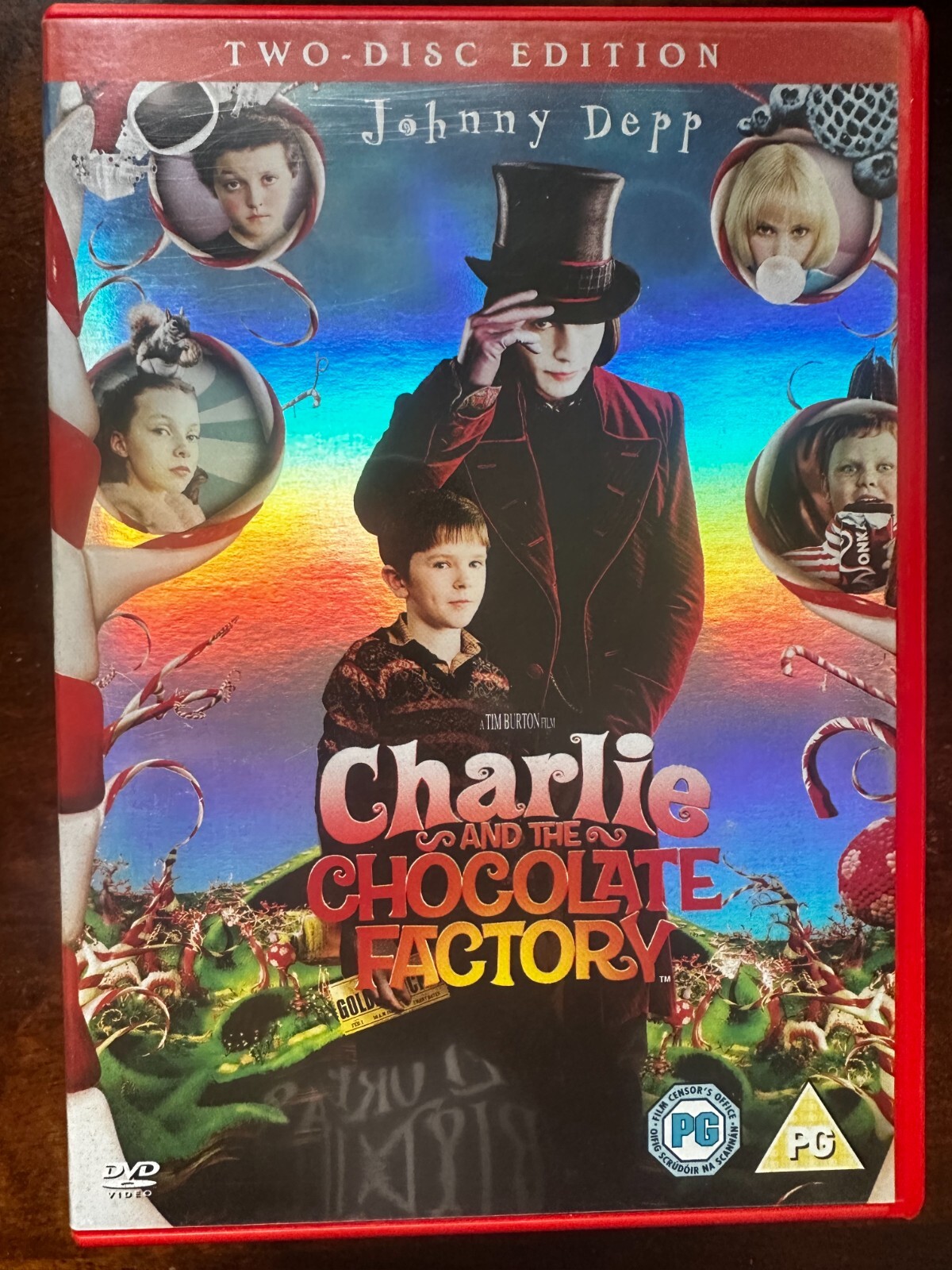 Candy Factory - La célèbre tablette de chocolat au lait WONKA qui sort tout  droit de l'usine de Willy Wonka comme dans le film Charlie et la  chocolaterie accompagner du Ticket d'Or !